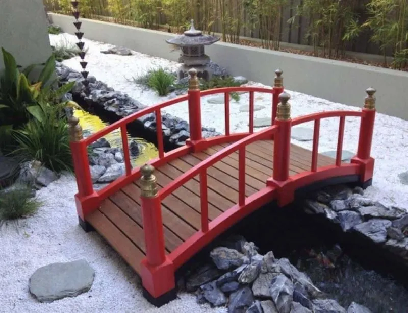 Садовый мостик в японском стиле