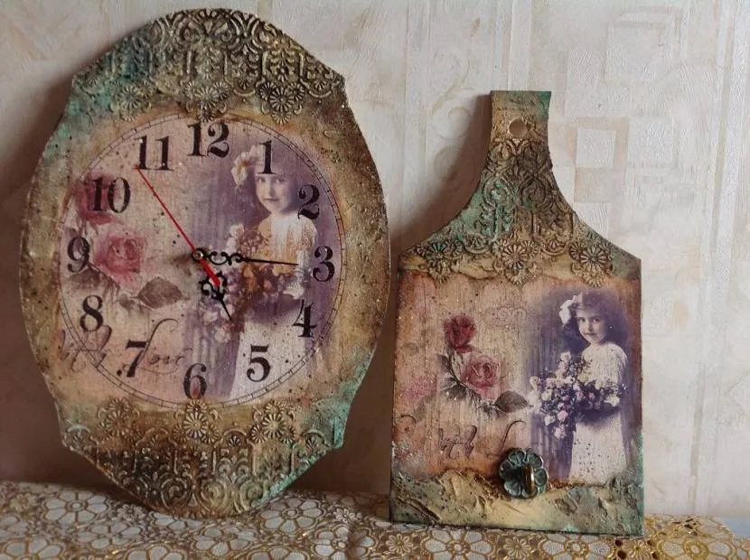 Декупажи на часах и бутылке Декупажи на часах и бутылке