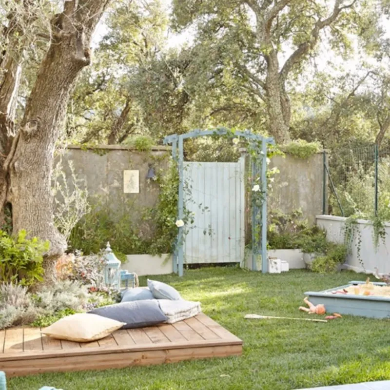 Частный двор сельский