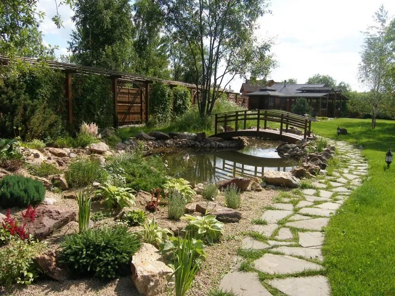 Планировка сада с прудом