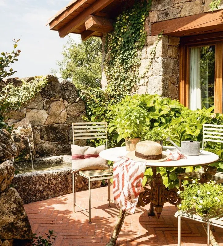 Уютный дворик в деревне