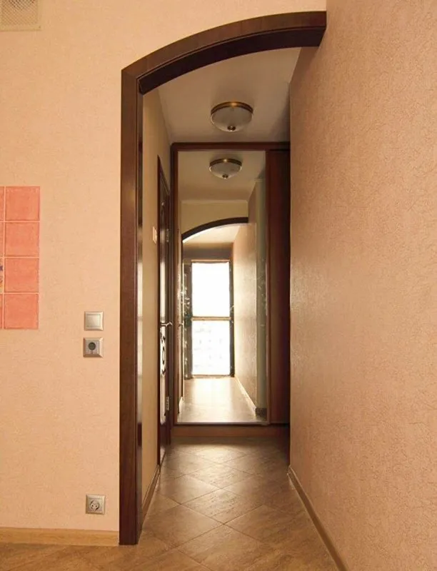 Гостиная в коридоре