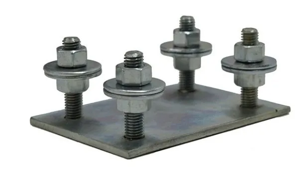 ></p>
<p>Роликовые каретки крепят на опорные площадки, приваренные к швеллеру. Для корректировки положения используют регулировочные болты. Приваривать сами ролики не рекомендуется, поскольку при эксплуатации возможно потребуется их регулировка в какой-либо плоскости.</p>
<p><img loading=