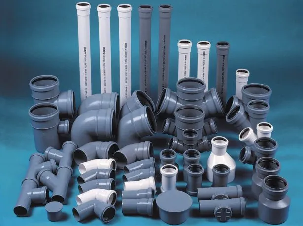 Пластиковые трубы с переходниками и соединителями